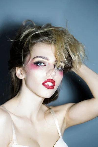 Mujer bonita con maquillaje de arte —  Fotos de Stock