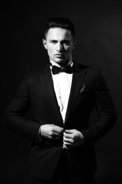 Genç seksi beyefendi