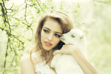 Çiçeği keçi kadınla