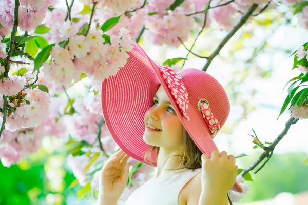 Girl in hat with bloom — Stock Photo, Image