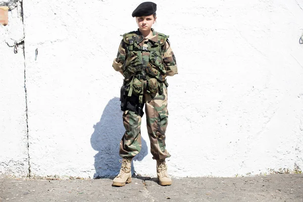 Little girl soldier in camouflage — Stock Photo, Image