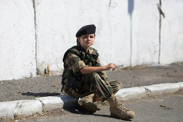 Young girl in army camouflage — Stock Photo, Image