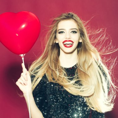 Seksi kadınla duygusal: balon