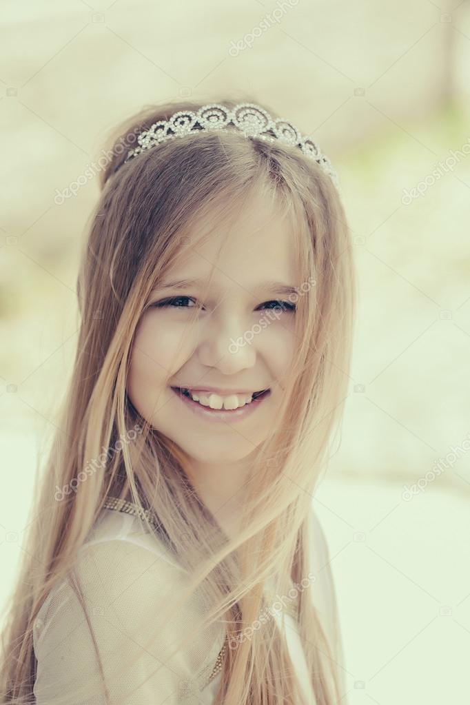 Small Girl In Princess Crown Stock Photo C Tverdohlib Com 122097476