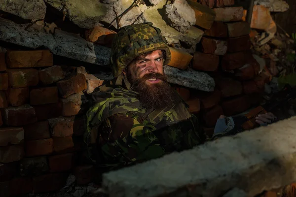 Soldat au visage en colère — Photo