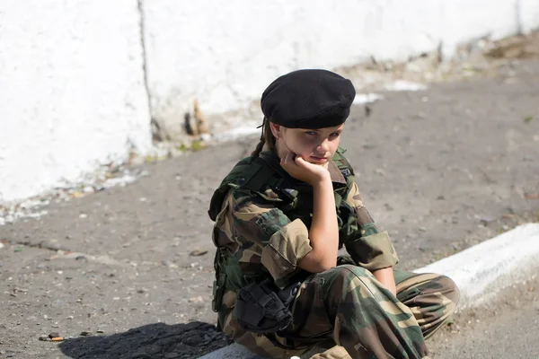 Young girl in army camouflage — Stock Photo, Image