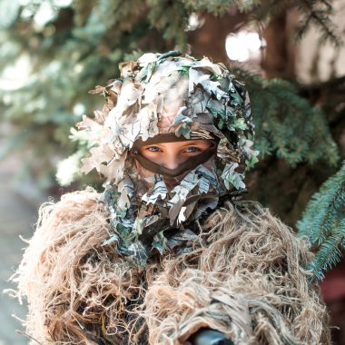 Kamuflaj ghillie kız asker