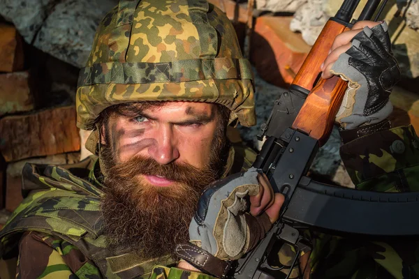 Soldat au visage en colère — Photo