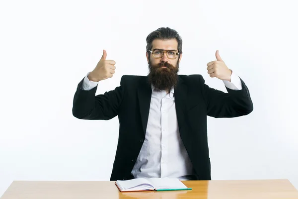 Barbudo hombre profesor en mesa —  Fotos de Stock