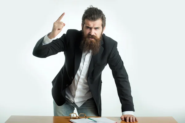 Barbudo hombre profesor en mesa — Foto de Stock