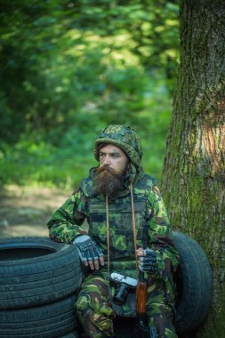 Genç nöbetçi asker