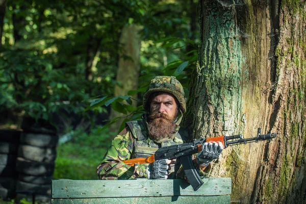 Young soldier with gun — Stock Photo, Image