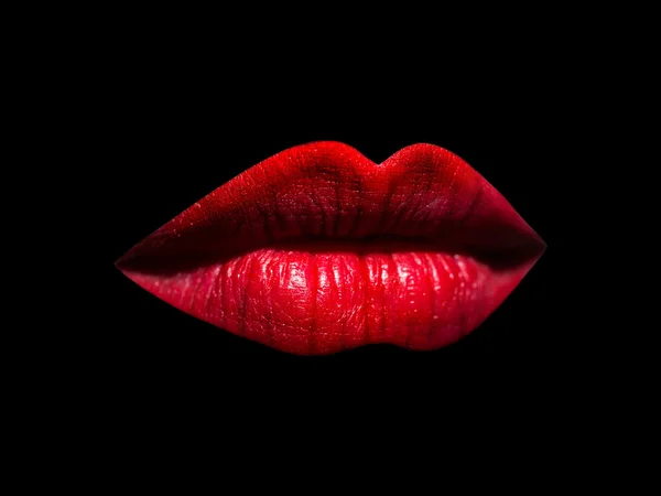 Κόκκινο σέξι γυναικεία χείλη που απομονώνονται σε μαύρο — Φωτογραφία Αρχείου