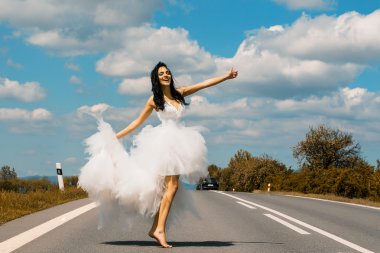 Düğün mutlu kadın yolda