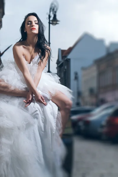 Mariage femme sexy sur la rue floue — Photo