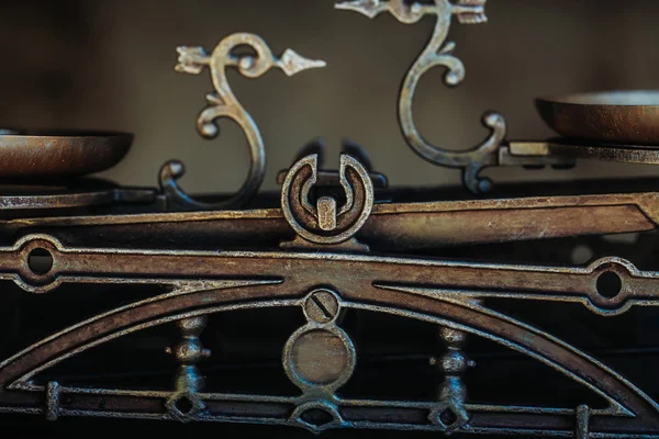 Старомодные металлизированные чешуи из ретро железа — стоковое фото