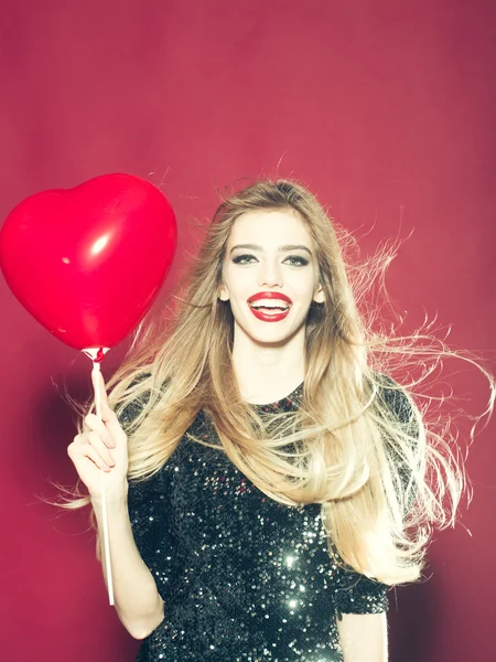 Woman with heart balloon — Stock Photo, Image