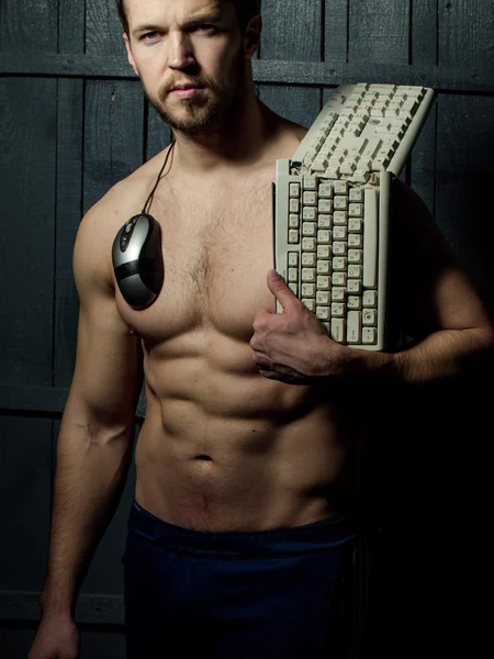 Klavye ile kas adam — Stok fotoğraf