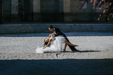 seksi çift güneşli dans düğün açık