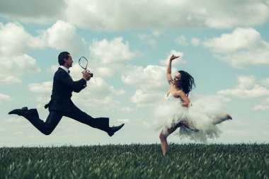 Mutlu gelin ve damat atlama