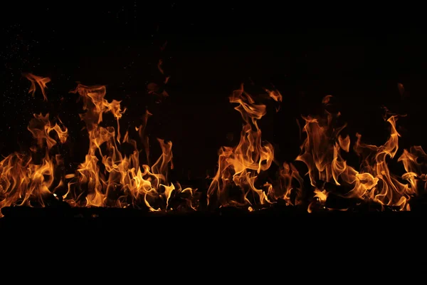 Fuego ardiente sobre negro —  Fotos de Stock