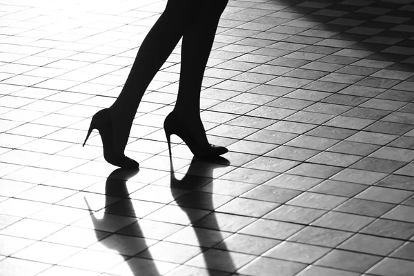 Female legs in fashionable shoes — Stock Photo, Image