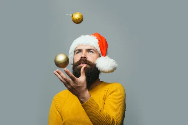 Nouvel an homme avec boule de décoration — Photo