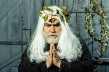Zeus adam asma ile