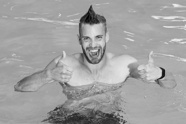 Relax in spa swimming pool. Summer men - excited. Beautiful young man relaxing on beach. Beach Clubs in Ibiza. Travel. Beach party. Maldives or Miami beach water. — Stock Photo, Image