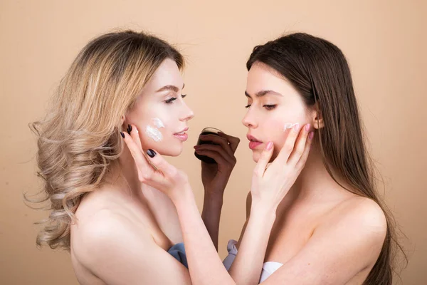 Face care for girls. Woman Facial treatment. — Stock Photo, Image