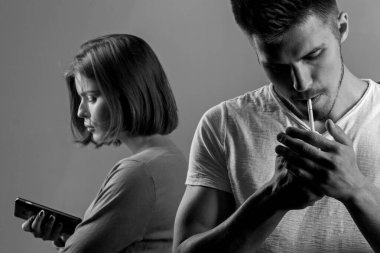 Gerçek sosyal sorun. Sigara içmeyi bırak. Alkol, sigara ve uyuşturucu müptelaları.