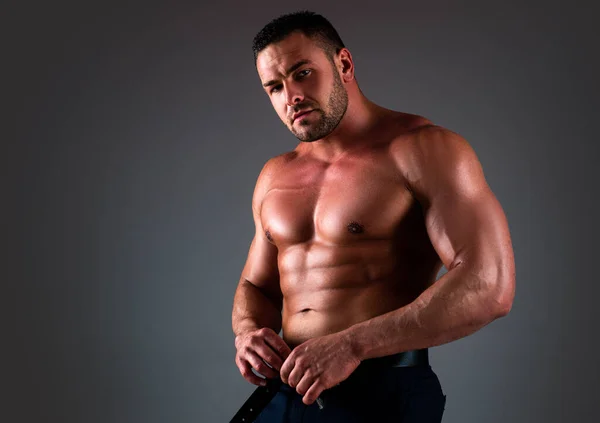 Muscular sexy homem com nu torso despido. — Fotografia de Stock
