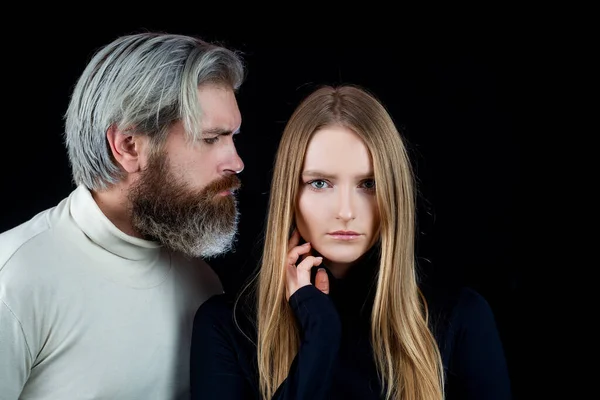 Primer retrato de cara de pareja sensual. Sexy pareja en el amor disfrutando de momento tierno. — Foto de Stock