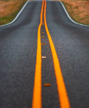 Boş asfalt yol. Asfalt dokusu, yol arkaplanı.
