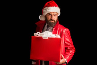 Siyah arka planda sakallı modern Noel Baba mutlu noeller ve mutlu yıllar diler. Noel hediyesi.