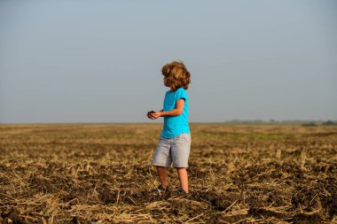 Toprak ekme ve tohumlama konsepti, Dünya Günü konsepti.