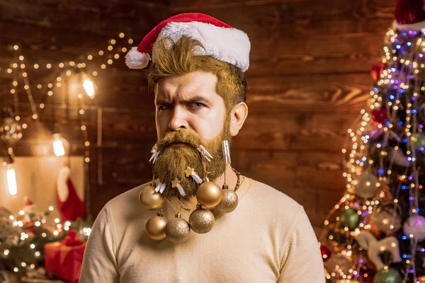 Santa man posing on vintage wooden background. Theme Christmas holidays and winter new year. New year fashion portrait. — Stock Photo, Image