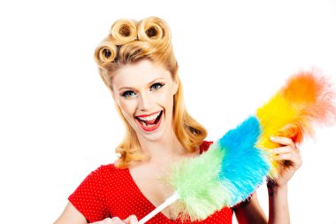 Geçmişi temizleyen seksi bir kız ya da beyaza izole edilmiş bir poster kadını. Elinde pipipidaster olan temizlikçi kadın. Günlük ev işleri..