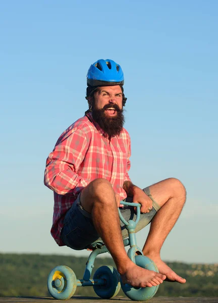 Crazy Young man riding three wheeled bicycle. Nerdy hipster guy riding a small bicycle. — Stock Photo, Image