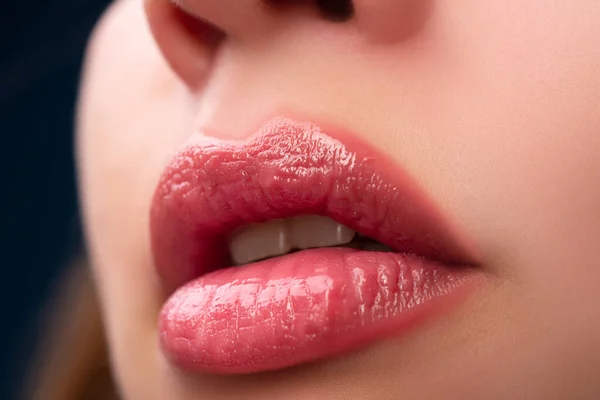 Sexy seducción mujer labios, labio de la pasión, boca sensual. — Foto de Stock