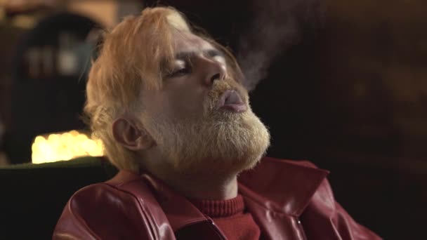 Portrait of satisfied businessman smoking cigarette at home. Portrait of sad man. — Stock Video