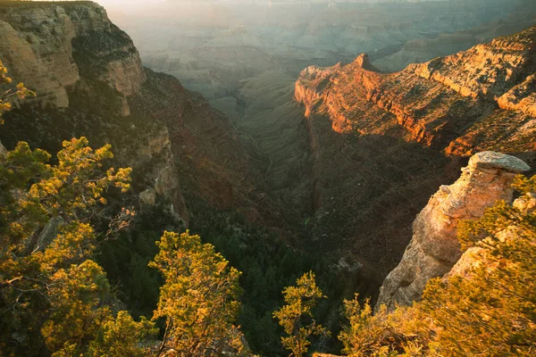 Grand Canyon při západu slunce. Národní park v Arizoně. — Stock fotografie