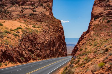 Amerika seyahati. Yüksek kayalıklara karşı yol.