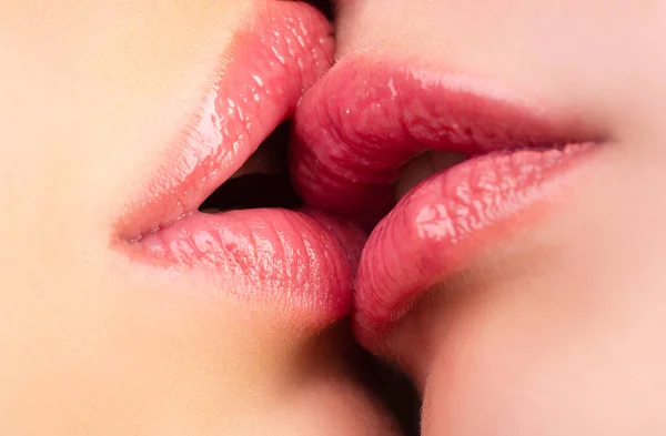 Lesbian kisses. Caucasian couple kissing. Kiss Close up. — Stock Photo, Image
