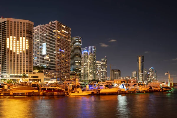 Florida Miami skyline città. Grattacieli di notte. Stati Uniti. — Foto Stock