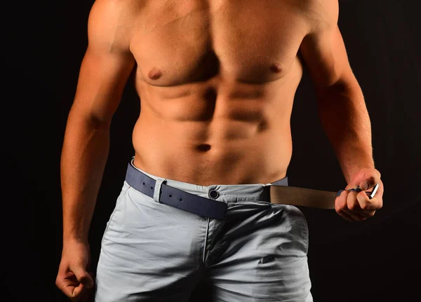 Nackter Mann schwul Kerl. Nackter männlicher Oberkörper. Sexy muskulöser Körper. Bare muskulöse fitnes Modell. Homosexuell, stolz, lgbtq, lgbt. — Stockfoto