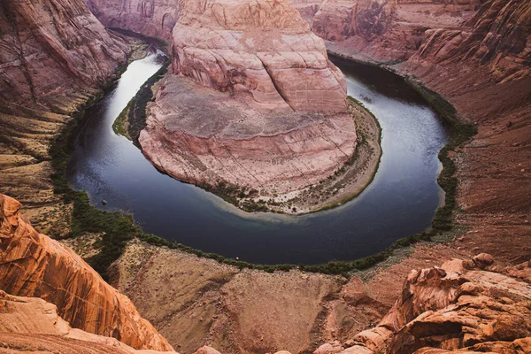 Extremas férias ao ar livre. Pôr do sol em Canyon. Aproveite o conceito de liberdade e explorador. — Fotografia de Stock