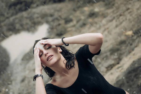 Jovem triste e chorando. Menina beleza chorar. — Fotografia de Stock