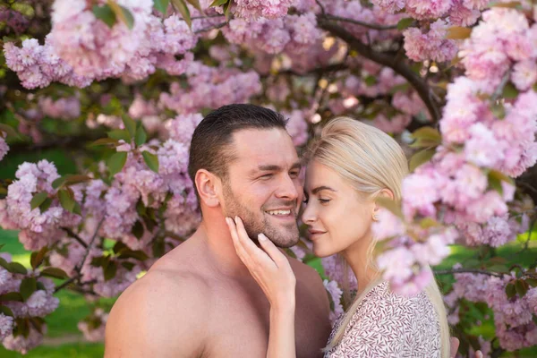 Casal jovem. Romântico e amor, toque sensual. — Fotografia de Stock