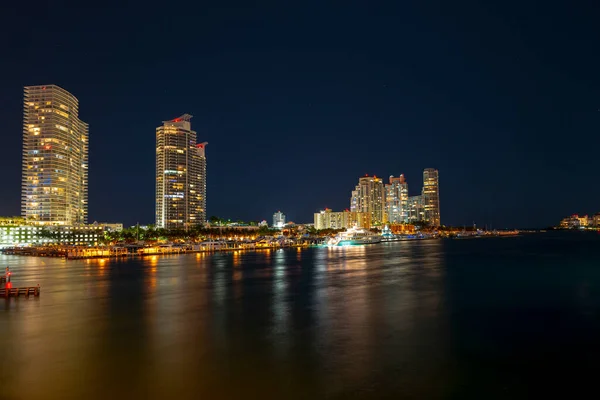 Miami city skyline. Florida. Skyscrapers at the night. USA. — Stock Photo, Image